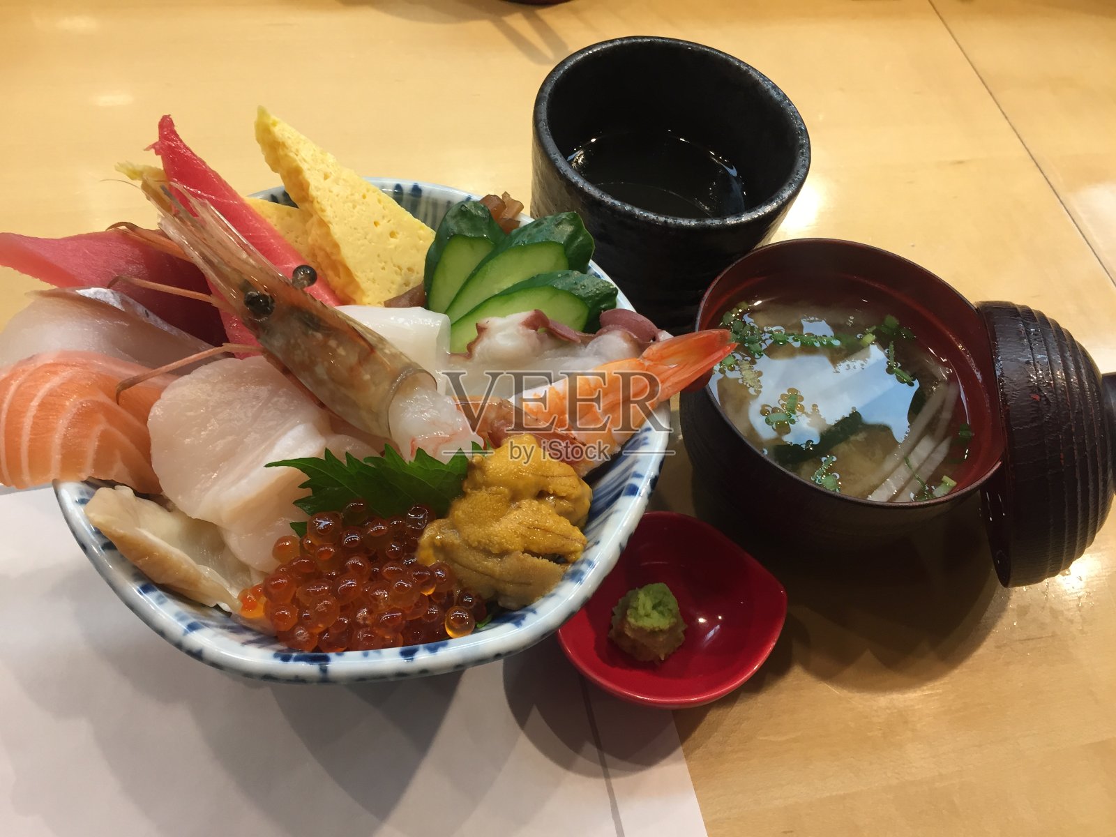 一套美味的生鱼片米饭的特写，青森，日本，亚洲照片摄影图片