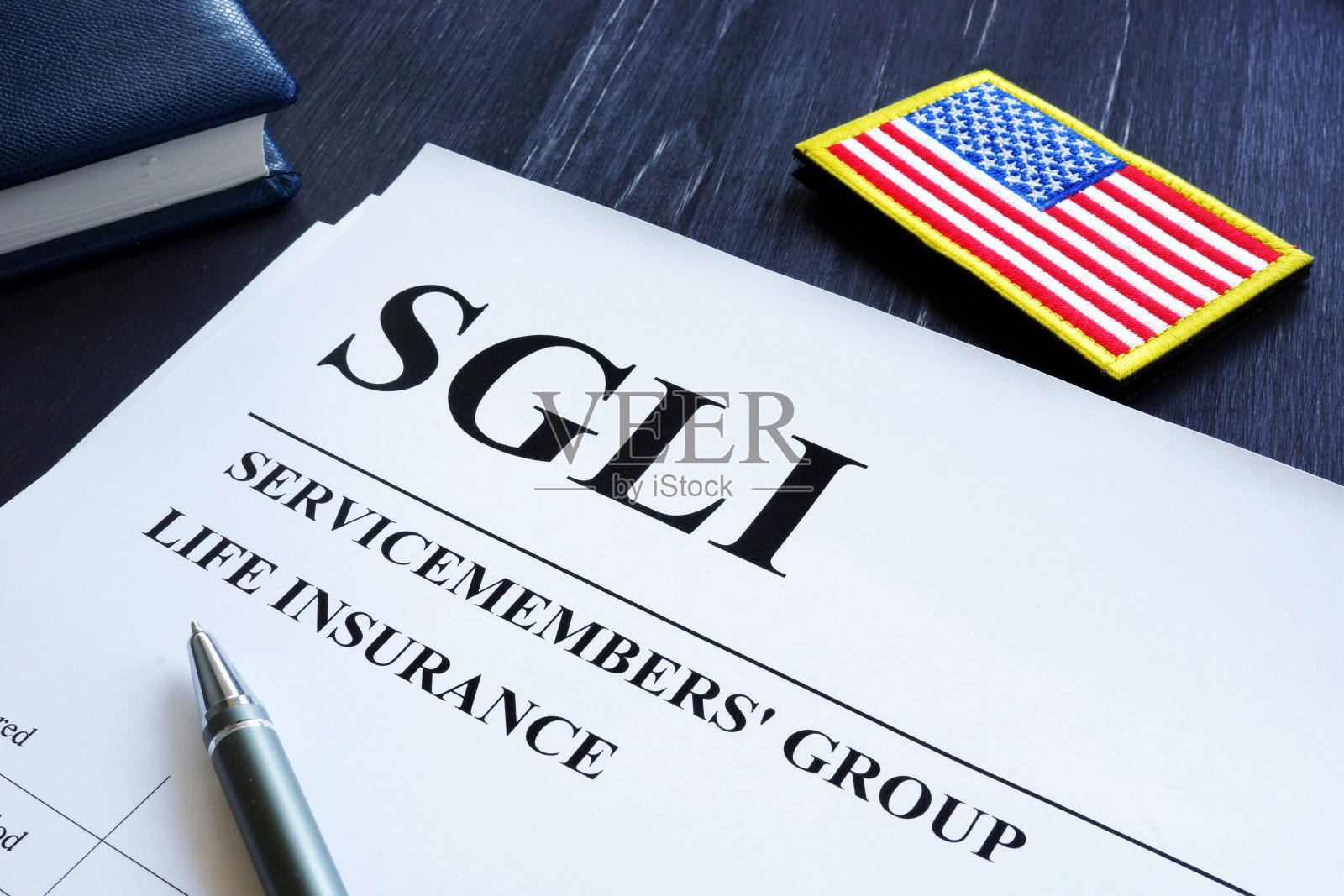 军人团体人寿保险SGLI保单及笔。照片摄影图片