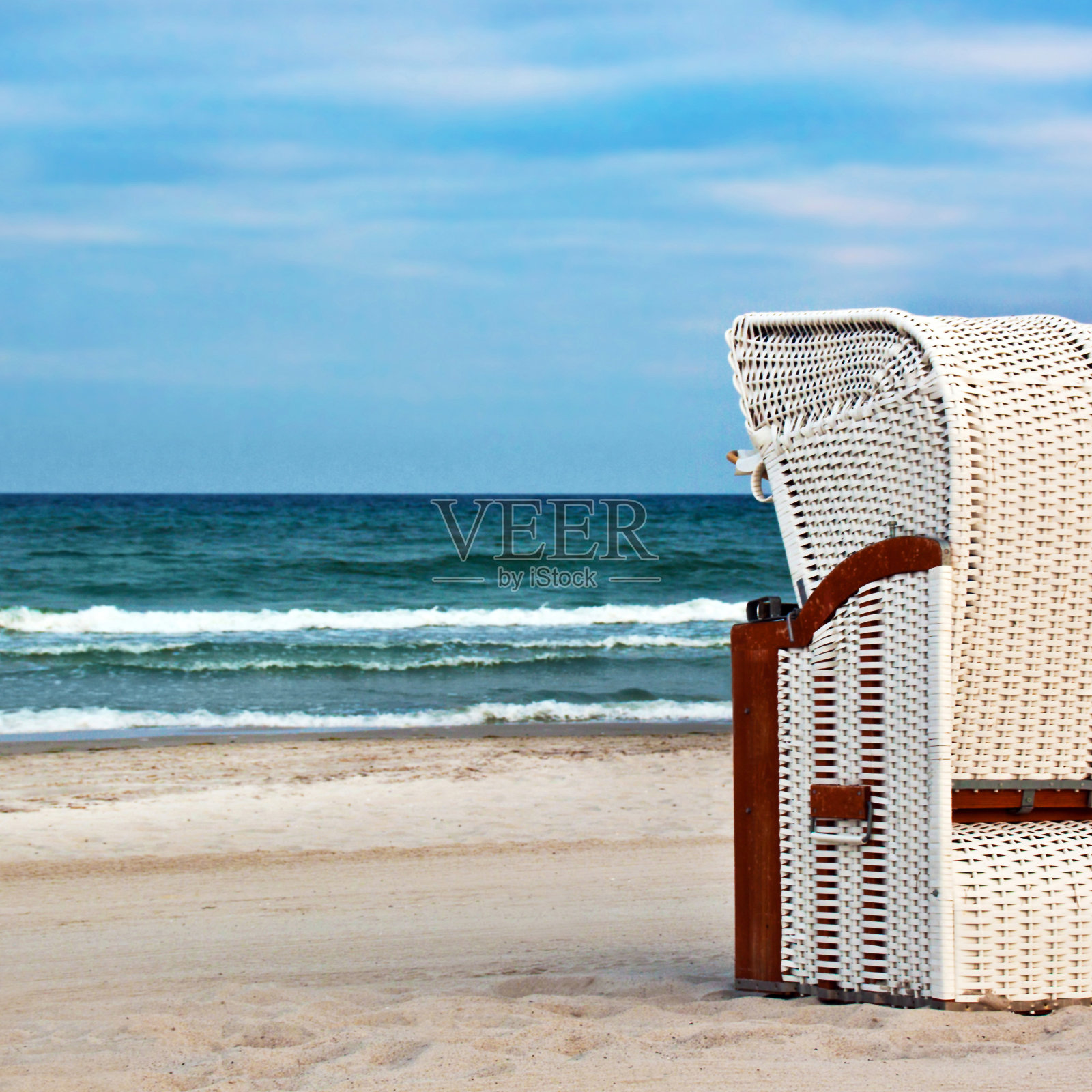 波罗的海和沙滩椅照片摄影图片