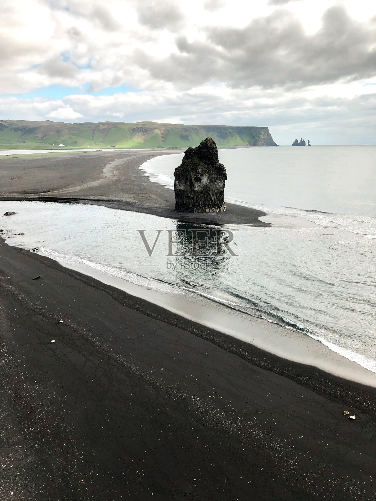 Arnardrangur岩石，黑沙滩，冰岛照片摄影图片