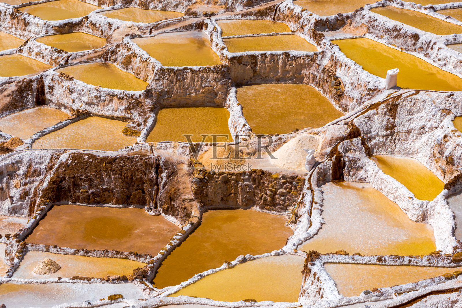 秘鲁圣谷马拉斯的盐矿(Salineras)照片摄影图片