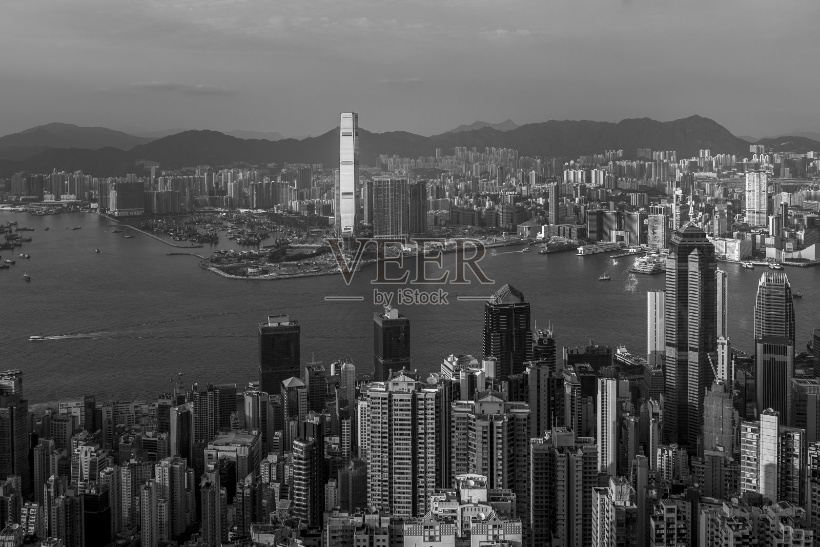香港港湾景观与B&W颜色照片摄影图片