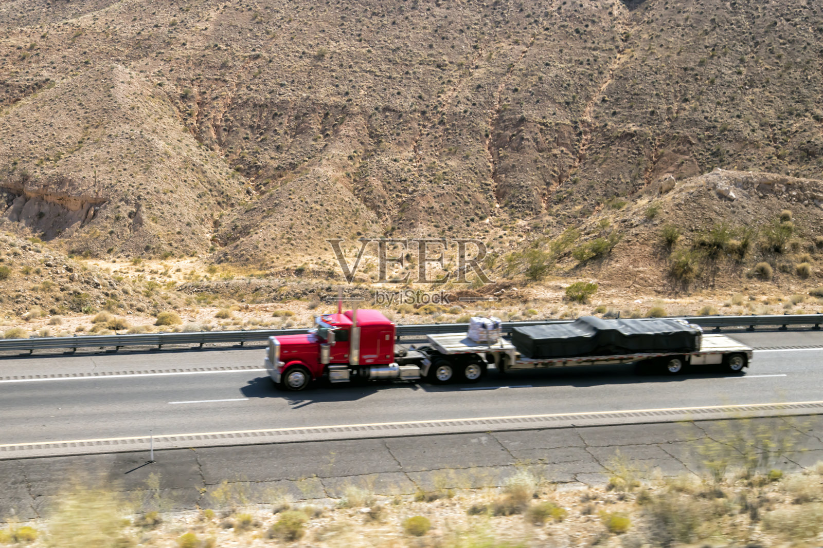 美国加州高速公路上的卡车照片摄影图片