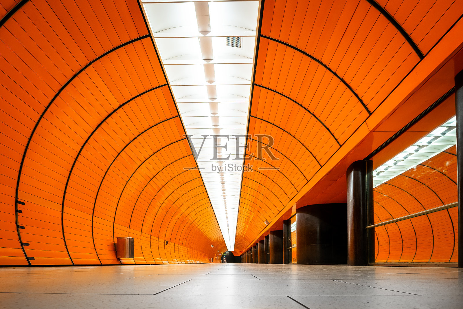 德国慕尼黑地铁站“玛丽安广场”照片摄影图片