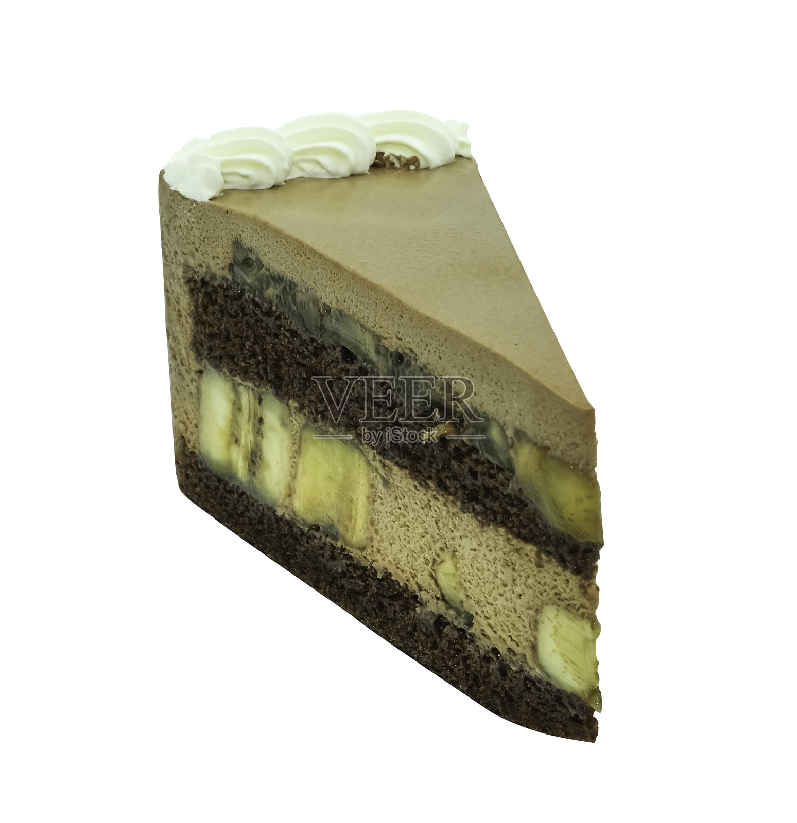 棕色巧克力和香蕉水果软奶油蛋糕。隔离在白色背景与剪辑路径照片摄影图片