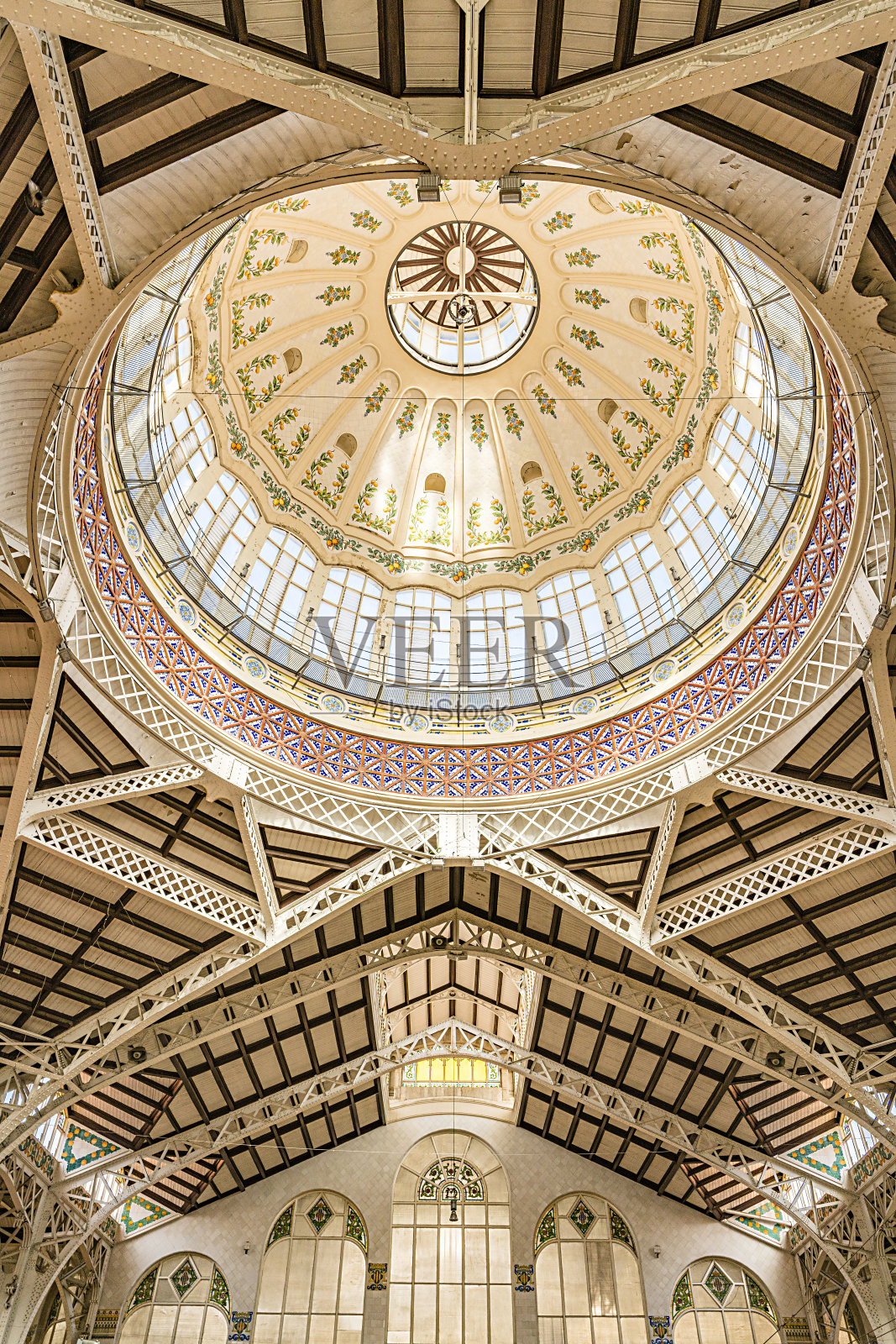 巴伦西亚中央市场天花板。瓦伦西亚,西班牙照片摄影图片