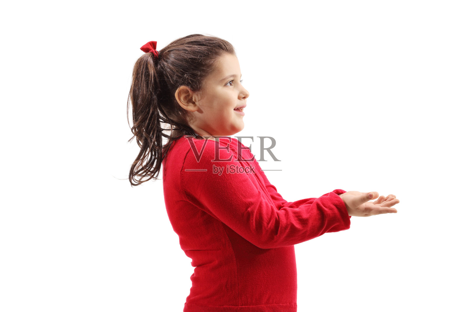 穿红上衣的女孩用手示意要接受什么东西照片摄影图片