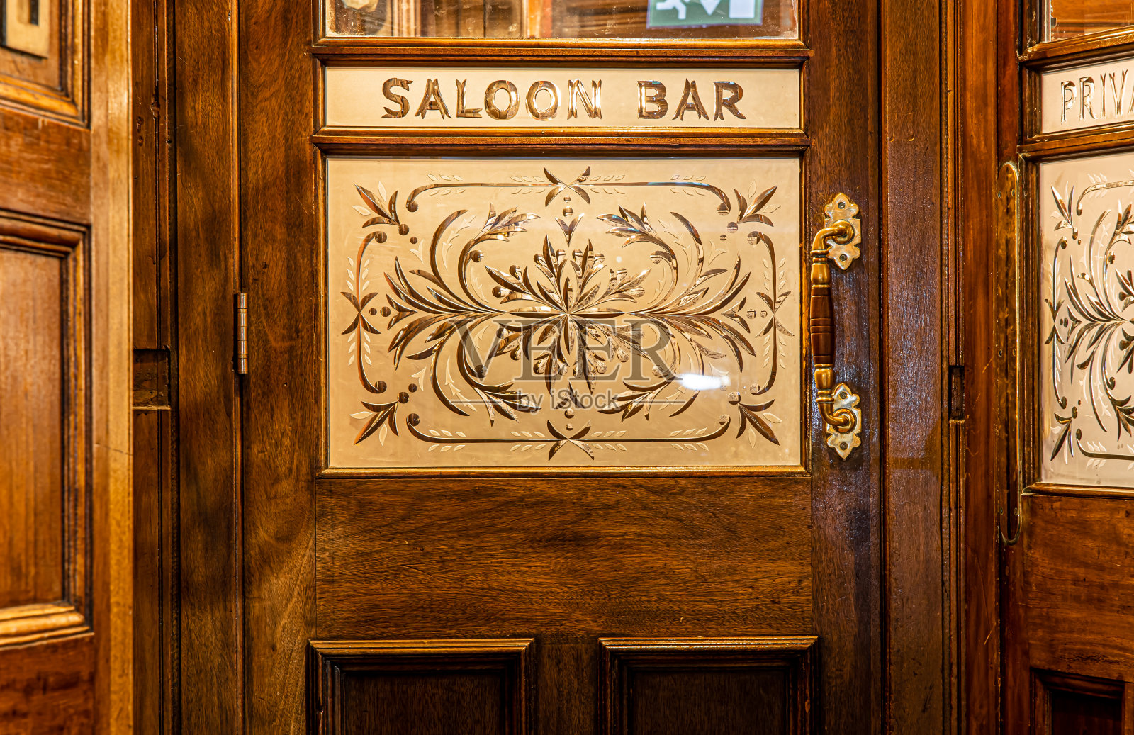 英国伦敦酒吧的入口照片摄影图片