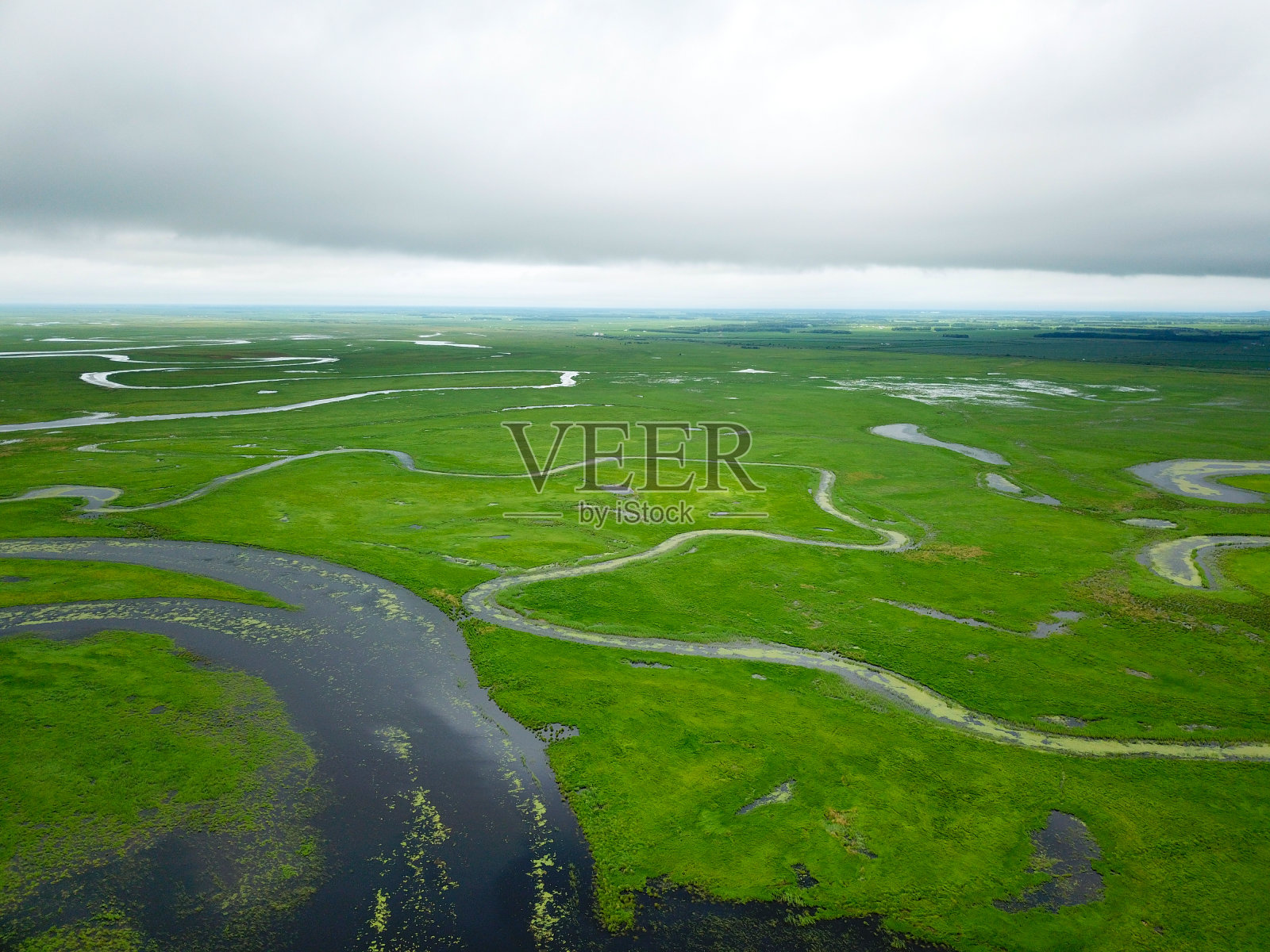 无人机拍摄中国黑龙江省的沼泽地照片摄影图片