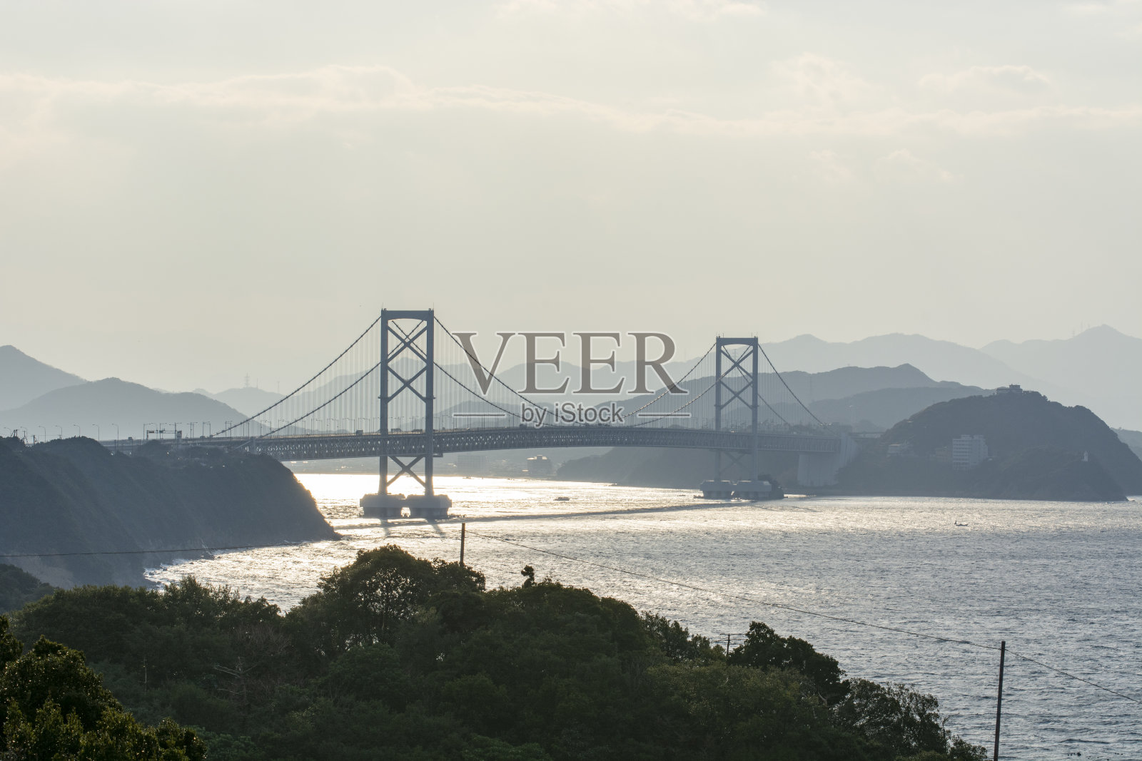 在日本的一个阳光明媚的日子，Onaruto桥照片摄影图片
