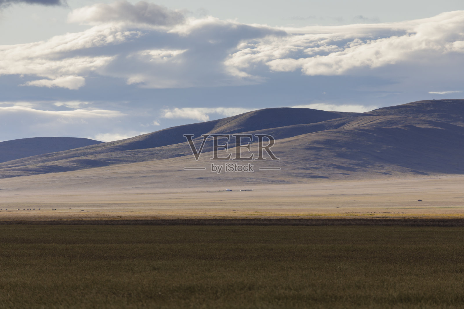 位于中亚的蒙古广袤的荒野。照片摄影图片