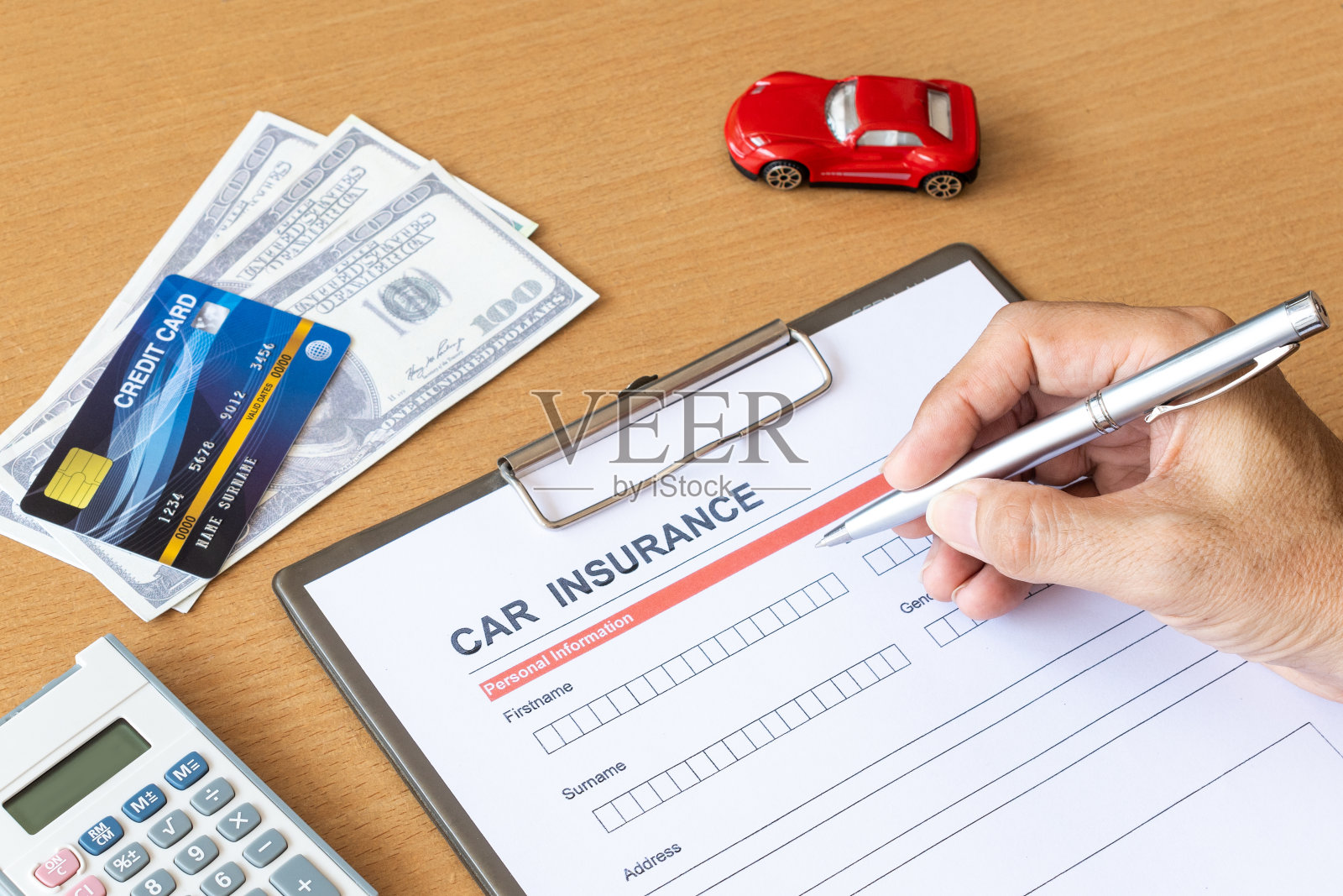 汽车保险表格，模型和保险单照片摄影图片