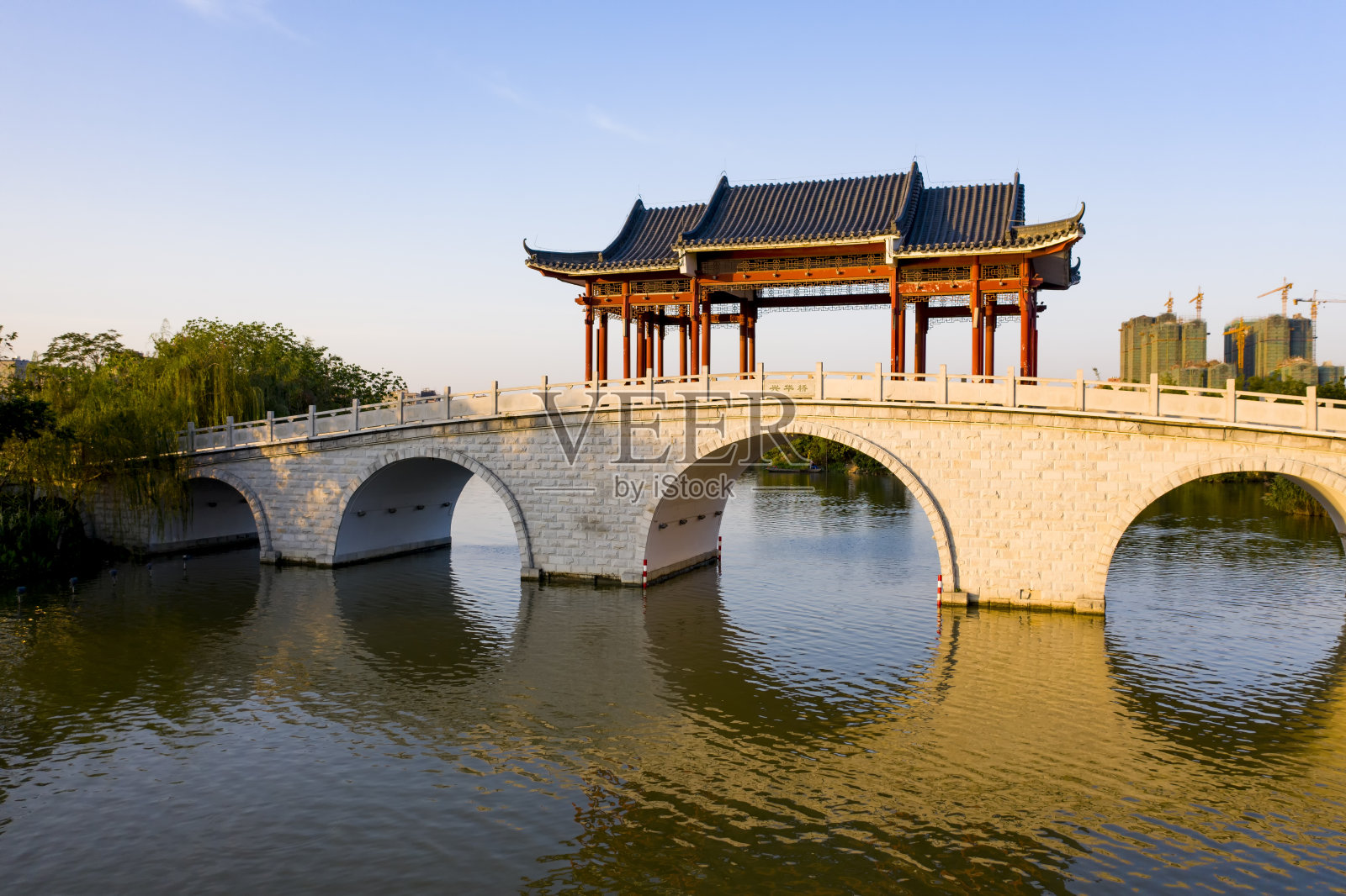 中国传统拱桥照片摄影图片