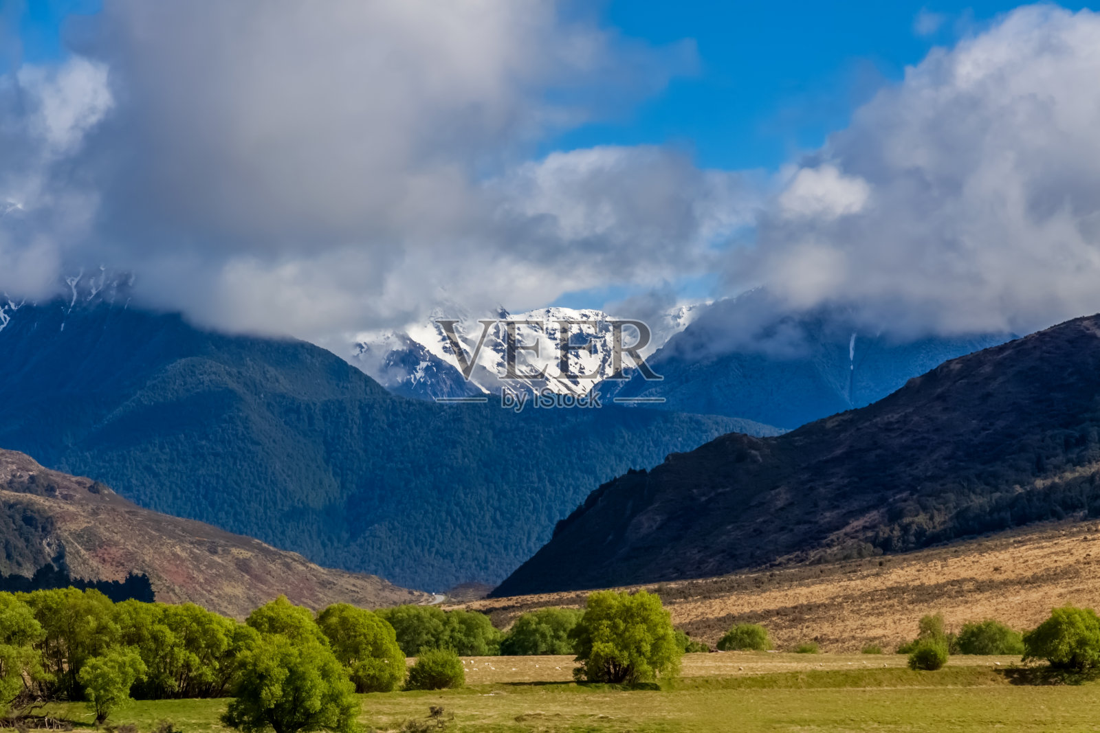 南阿尔卑斯山脉，新西兰南岛照片摄影图片