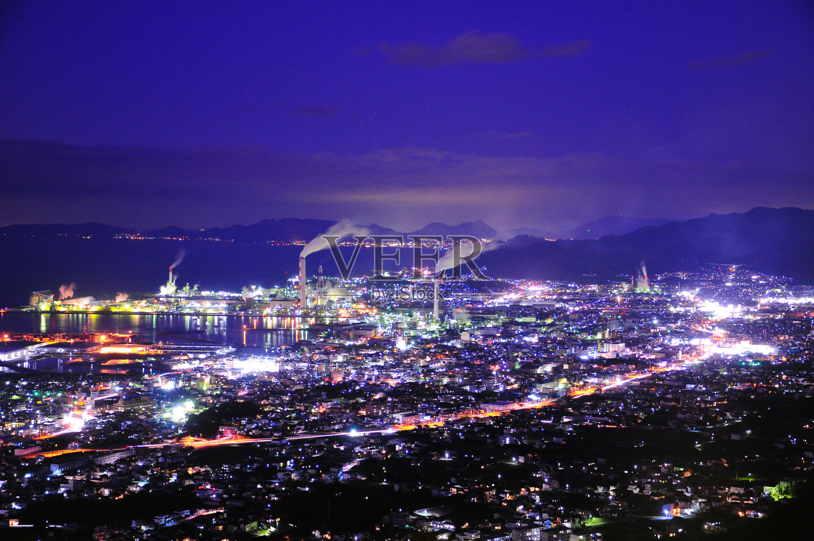 四国中心的工厂夜景照片摄影图片
