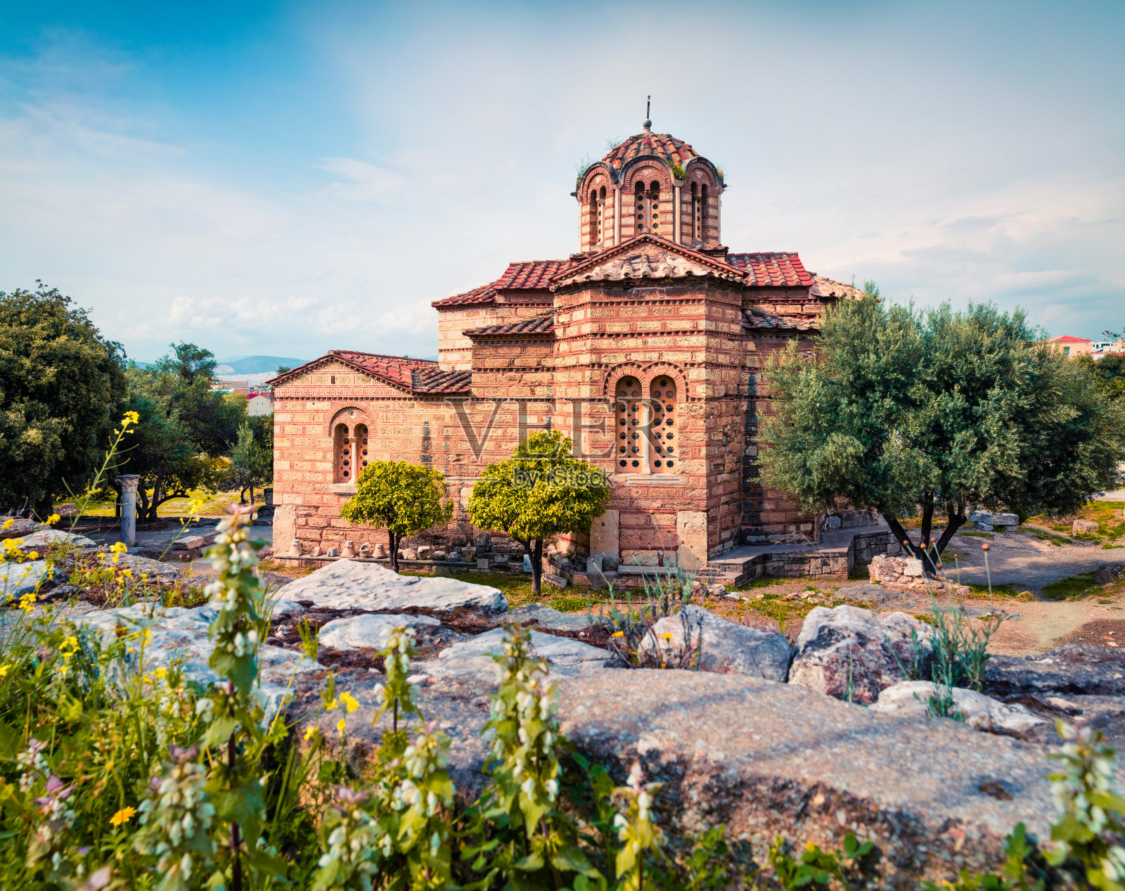 圣使徒教堂，也被称为Solaki或Agii Apostoli的圣使徒，位于希腊雅典古集市。艺术风格后期处理照片。照片摄影图片