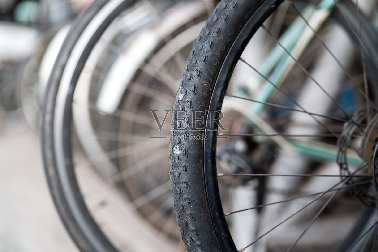 自行车或自行车轮子。照片摄影图片