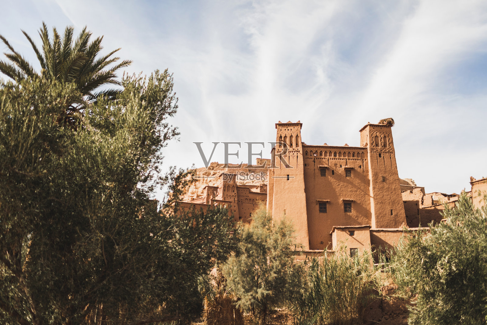 摩洛哥瓦尔扎扎特Ait Ben Haddou ksar的Kasbah。著名的旅游地标和古老的阿拉伯传统建筑。城堡、塔、墙。照片摄影图片