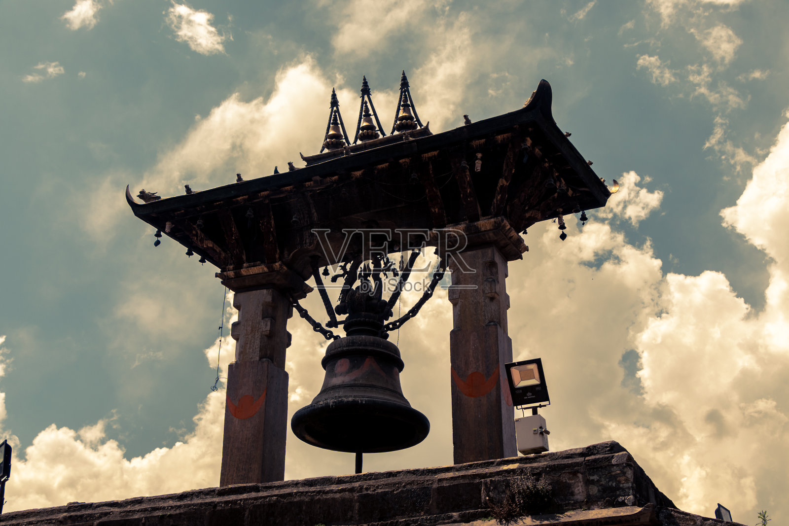 塔尔朱钟位于尼泊尔帕坦杜巴广场照片摄影图片