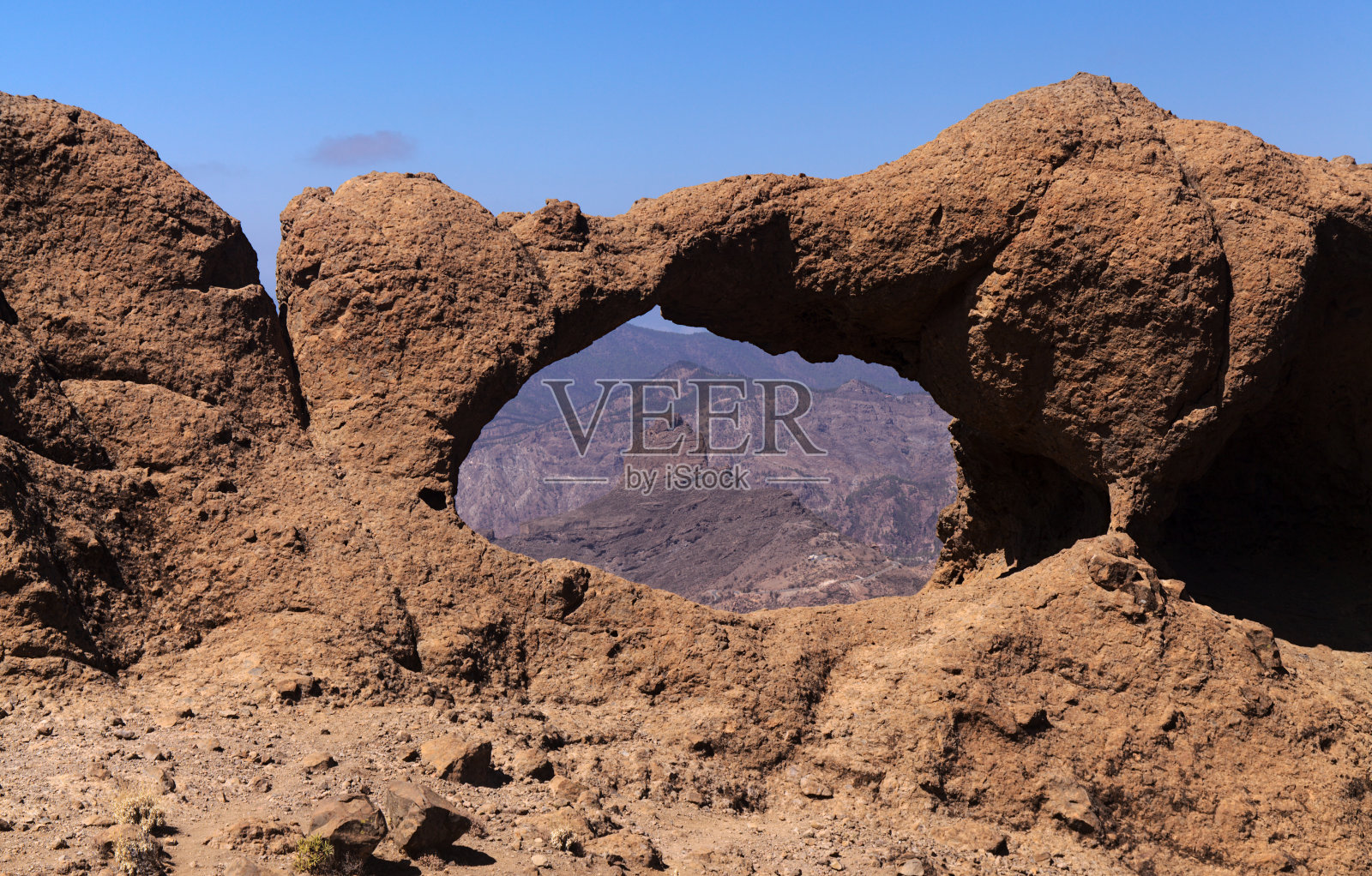 大加那利岛，岛屿中部的景观，石拱称为Ventana del Bentayga, Bentayga窗。也叫骆驼和大象接吻照片摄影图片