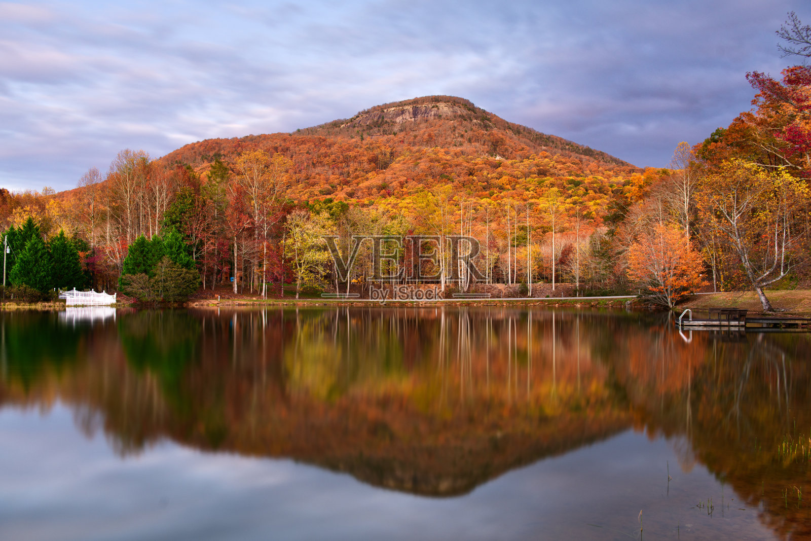 美国乔治亚州的约拿山，秋天照片摄影图片