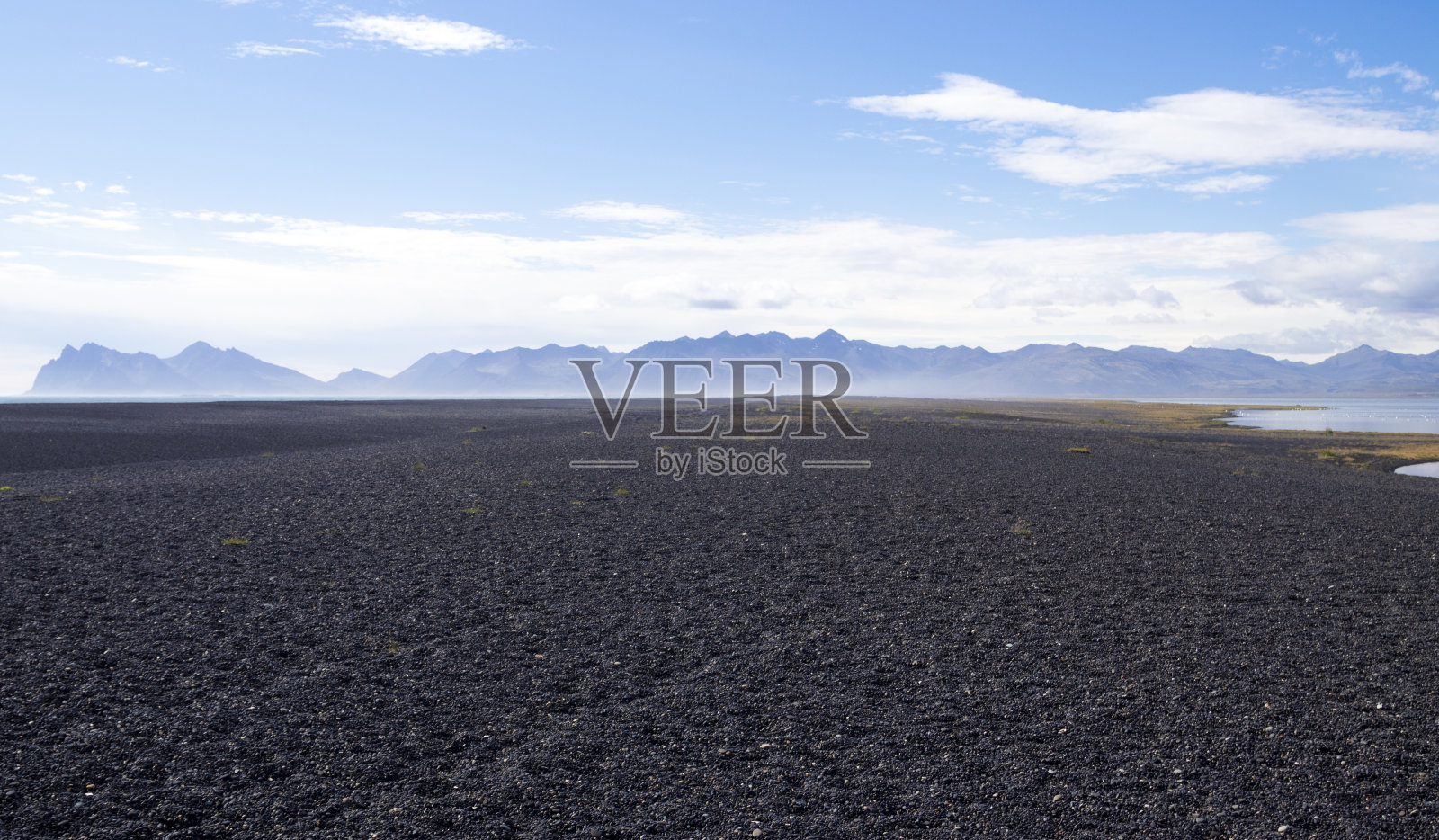 哈瓦纳半岛和一个黑色卵石海滩。东冰岛。照片摄影图片