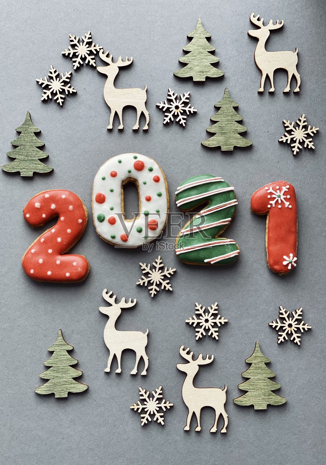 2021圣诞饼干与木制装饰俯视图插画图片素材