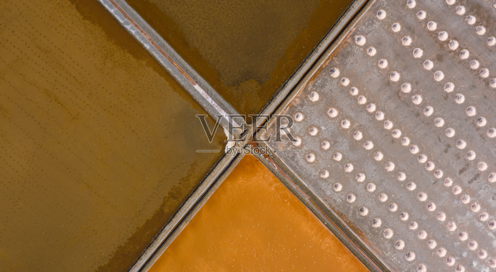 泰国碧碧府的盐业生产照片摄影图片