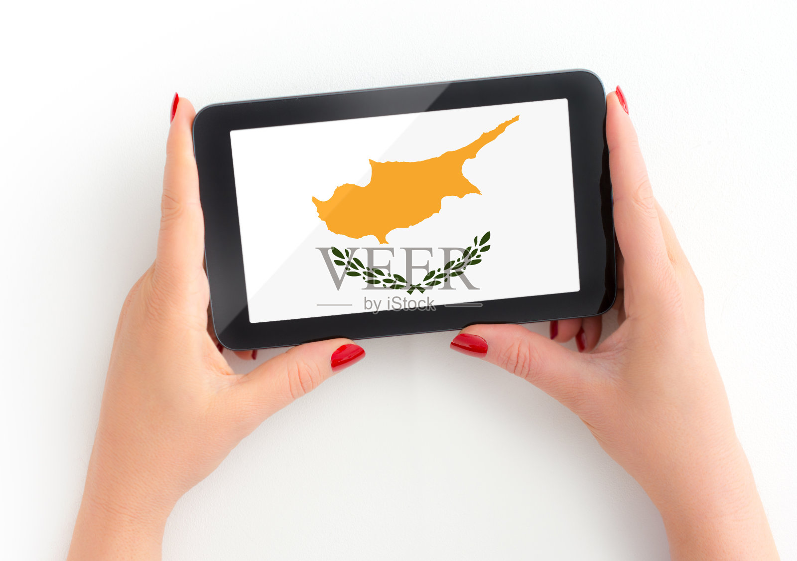 塞浦路斯旗在数字平板电脑在成熟女性的手与个人观点照片摄影图片