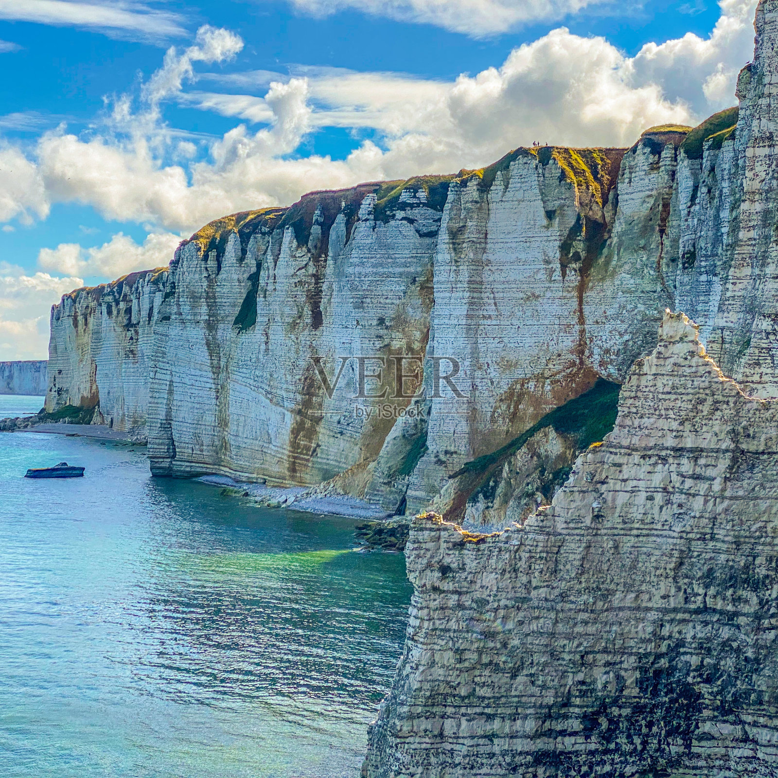 法国海岸埃特尔塔的石灰岩悬崖照片摄影图片