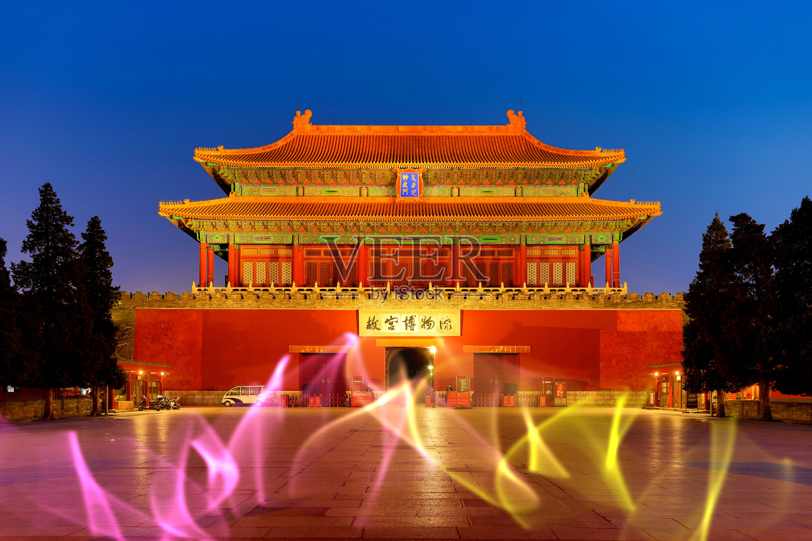 紫禁城的神武门被灯光照亮照片摄影图片
