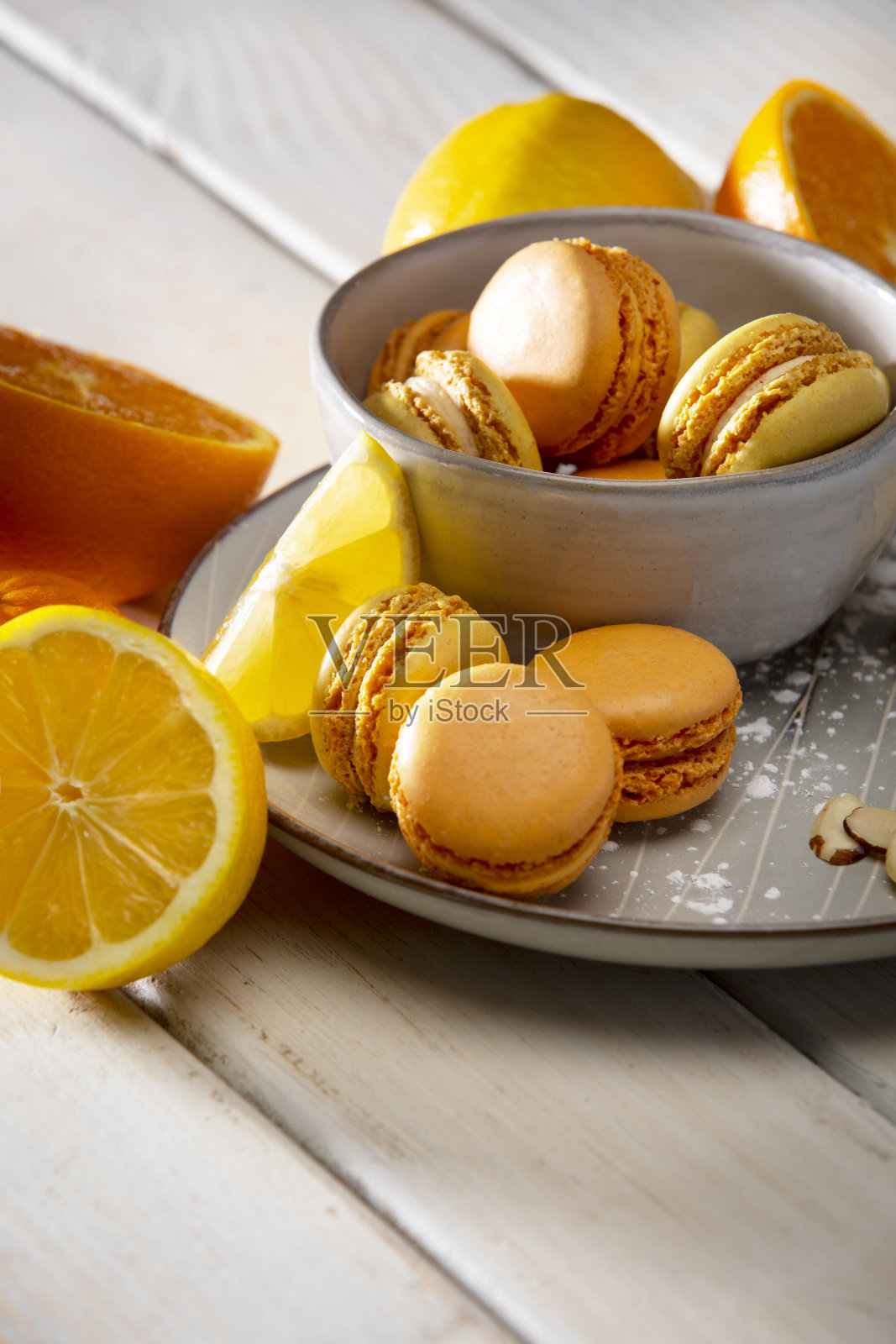 柑橘类马卡龙饼干甜糕点与橘子和柠檬水果库存照片照片摄影图片