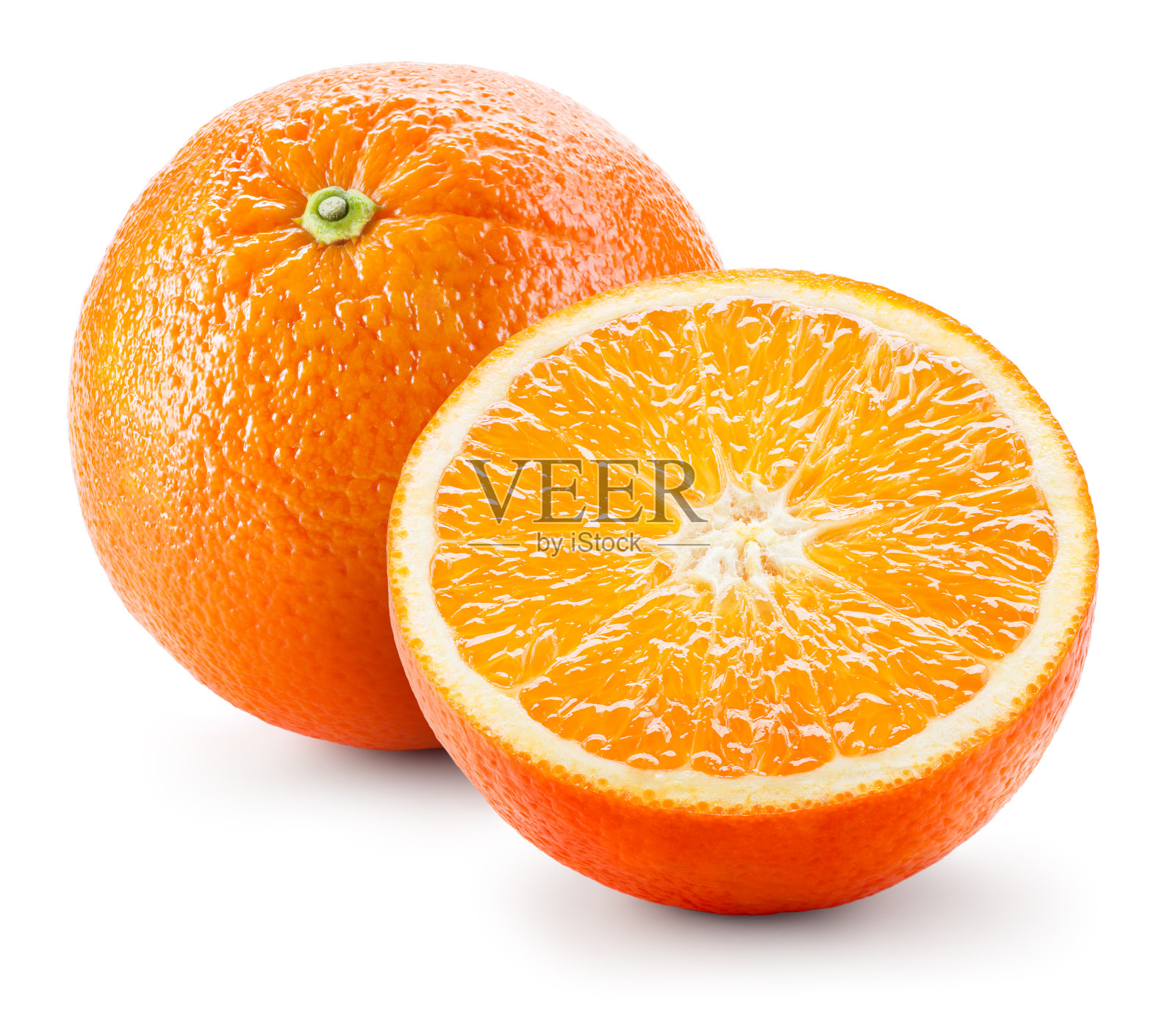 橙色的隔离。橙色水果，白色背景上有一片。整个橘子加一半。全景深。照片摄影图片