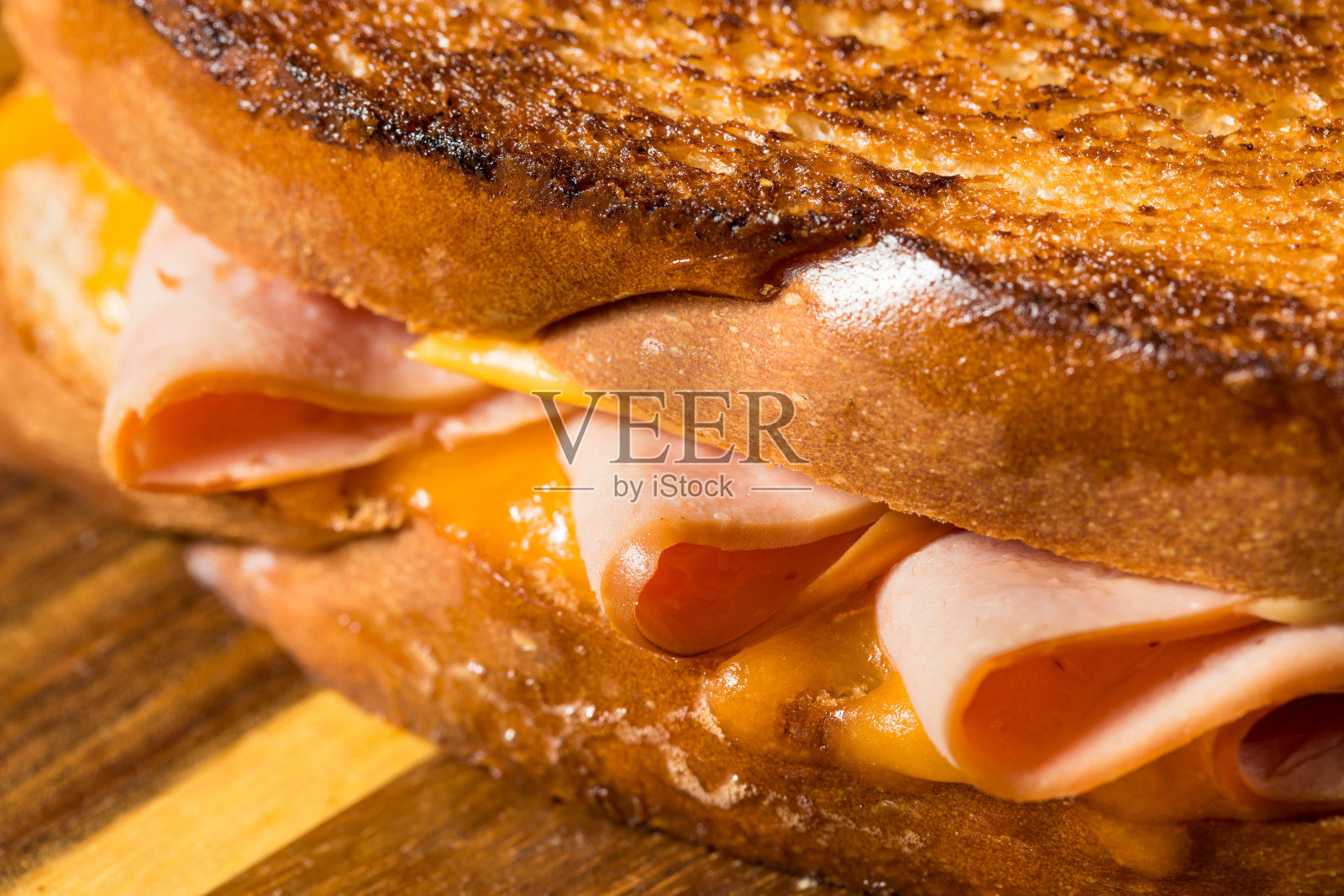 自制火腿和烤奶酪三明治照片摄影图片