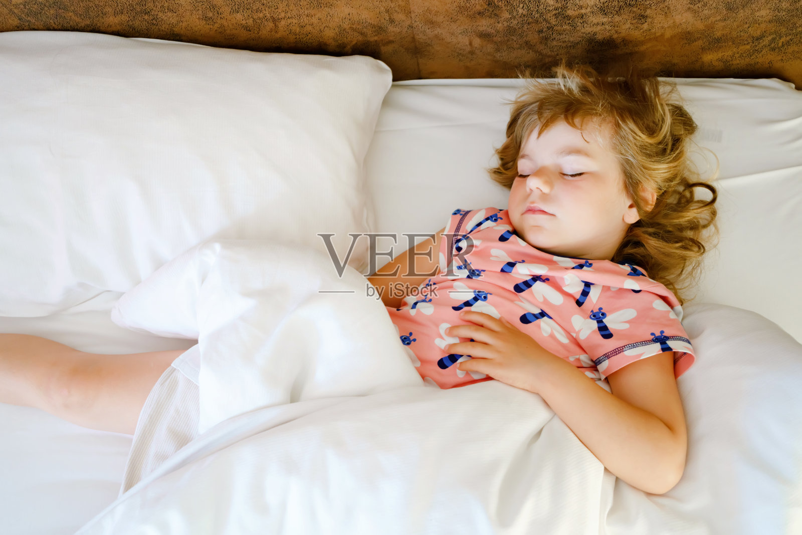 睡在床上做梦的男孩 向量例证. 插画 包括有 鬼魂, 是的, 蛋糕, 删去的, 孩子, 小睡, 哔哔, 梦想 - 192400806