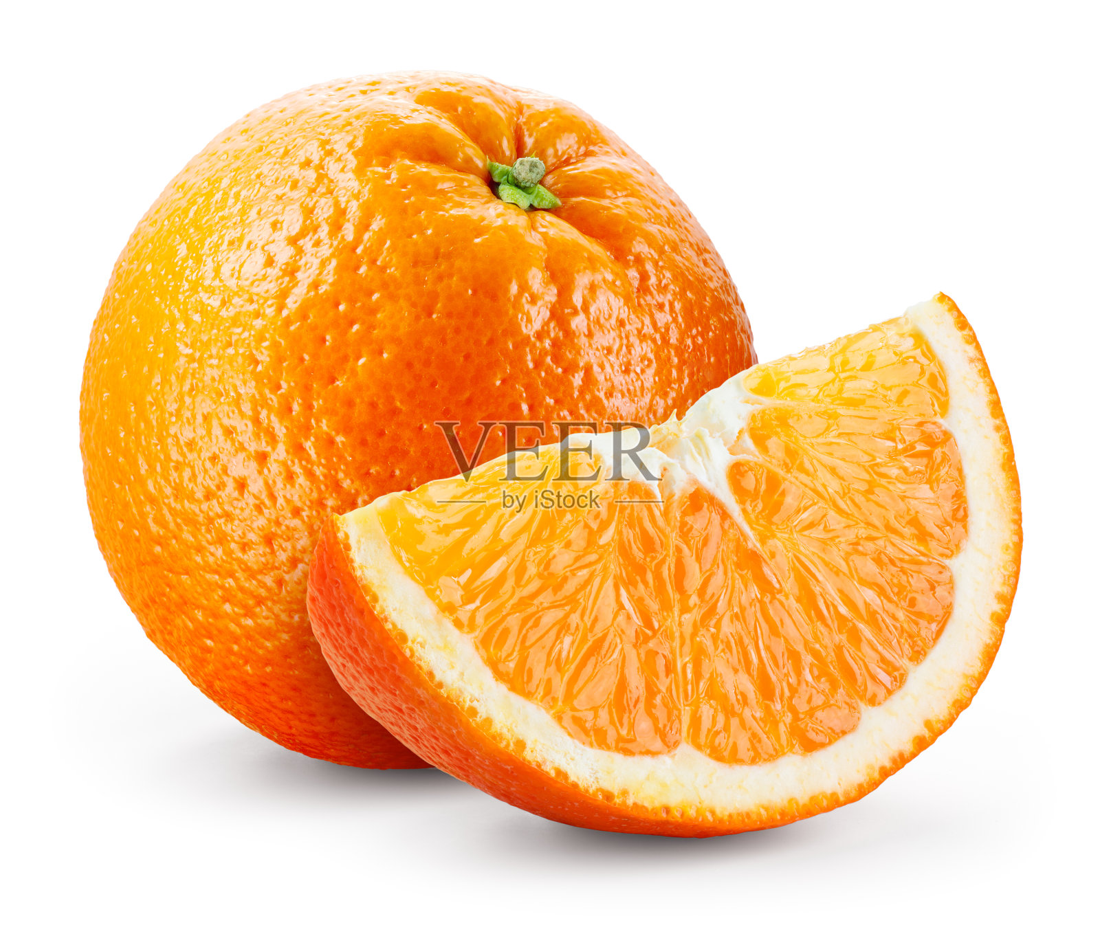 橙色的隔离。橙色水果切片在白色的背景上。整个橙子和切片。全景深。照片摄影图片