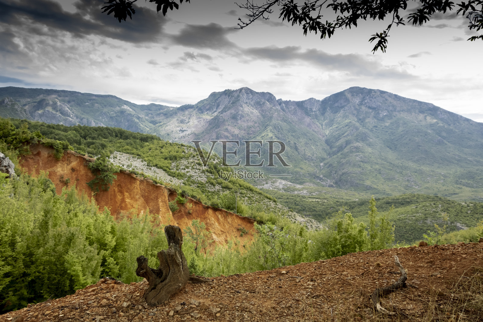和平的山地景观。阿尔巴尼亚自然照片摄影图片