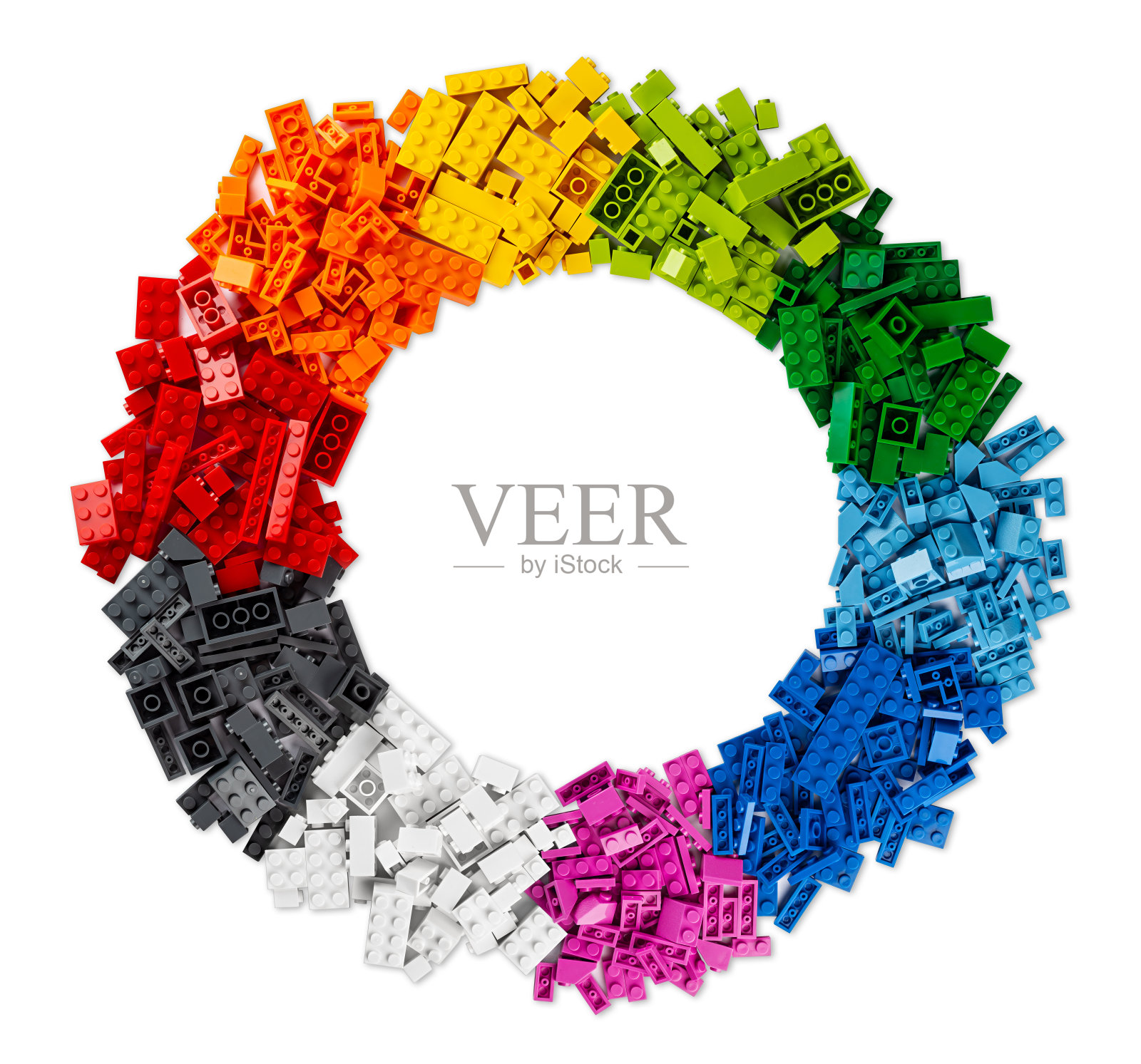 俯视图堆许多五颜六色的彩虹色塑料玩具砖在圆形复制空间孤立的白色背景照片摄影图片
