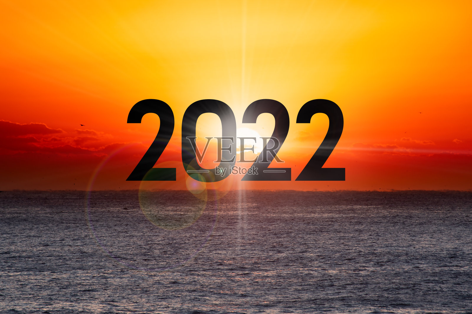 新2022年。海洋上美丽的日出照片摄影图片