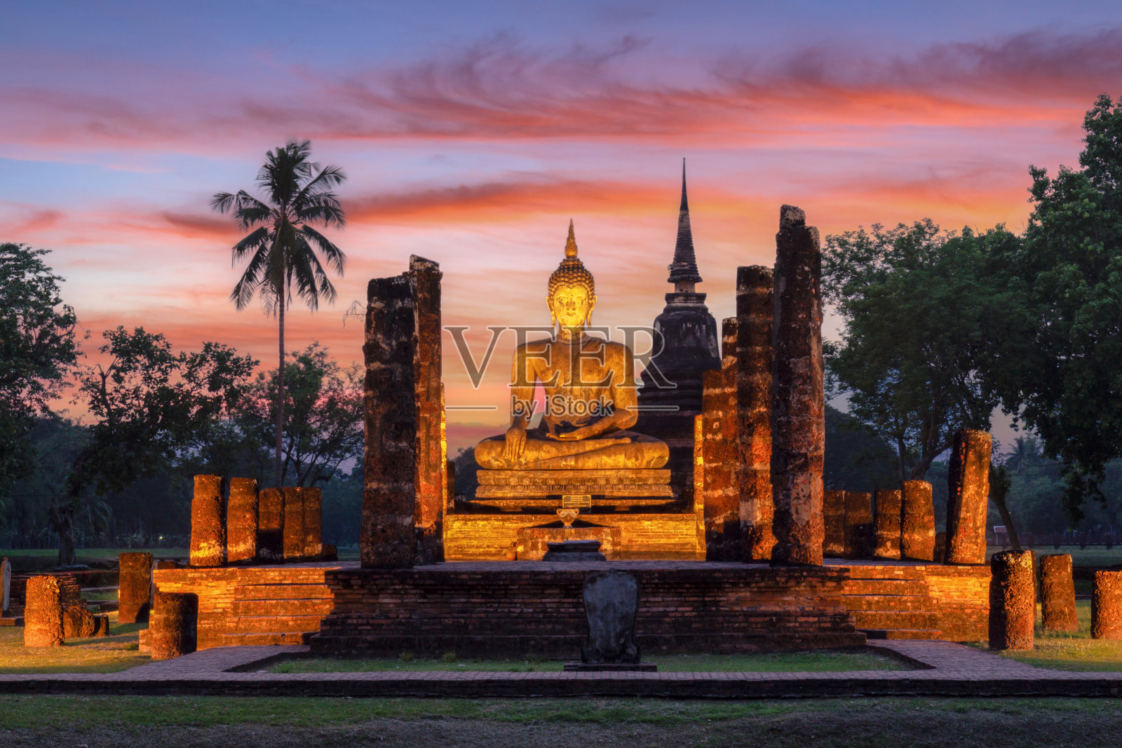 泰国素可泰省素可泰历史公园的玛哈寺照片摄影图片