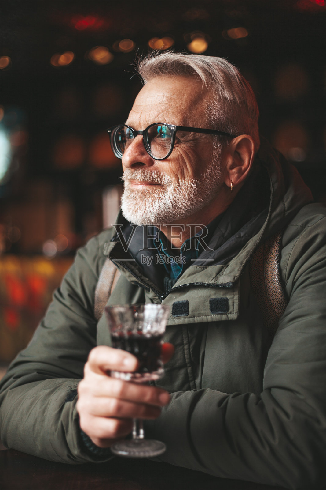 男人喝酒素材-男人喝酒图片-男人喝酒素材图片下载-觅知网