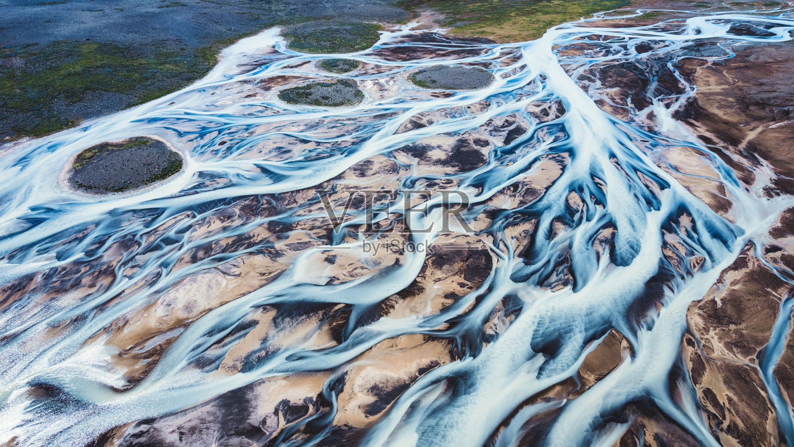 摘要冰岛高原上的冰川河流格局照片摄影图片