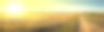 朝阳路。太阳升起在南达科塔的土路上。素材图片