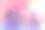 蒲公英与水滴粉蓝色背景与散焦。美丽的蒲公英宏。素材图片