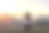 年轻的女人旅行者在日落时用智能手机拍照的山素材图片