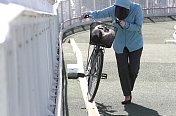北京首条自行车专用路吸引市民体验图片素材